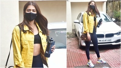 Pooja rounded off her look with a black face mask, printed shoulder bag, colourful chunky sneakers and middle-parted open locks. (Varinder Chawla) Pooja rounded off her look with a black face mask, printed shoulder bag, colourful chunky sneakers and middle-parted open locks. (Varinder Chawla)