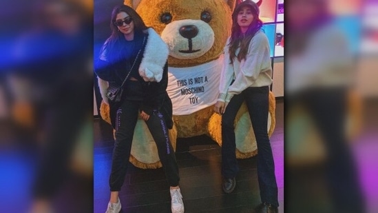 Janhvi Kapoor and Khushi Kapoor: These two young sisters make everyone go gaga with their incredible fashion sense.(Instagram/@khushi05k)