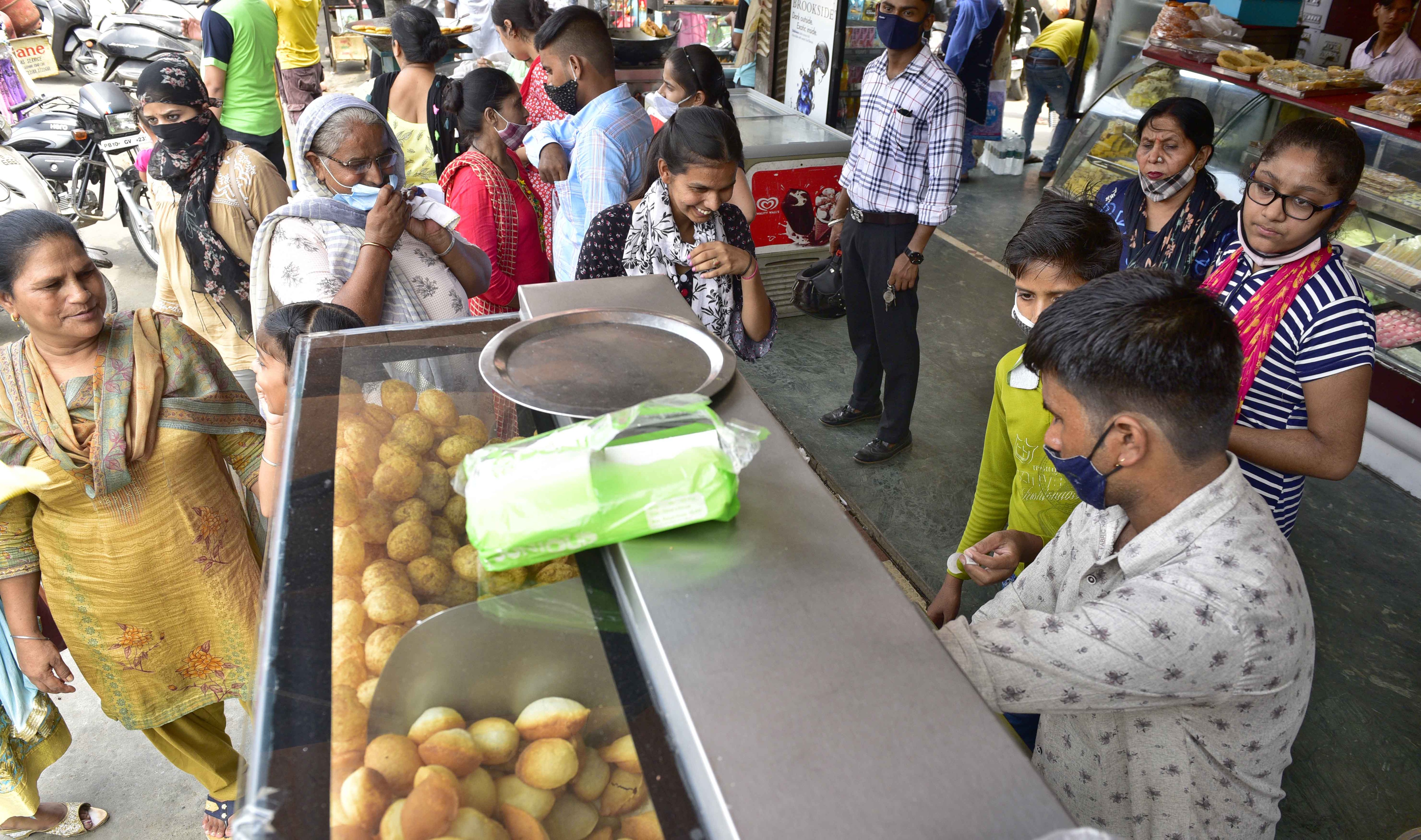 Despite the government mandating social distancing at restaurants, it is not being practised at most establishments and gym goers can be spotted working out without masks. (Gurpreet Singh/HT) Despite the government mandating social distancing at restaurants, it is not being practised at most establishments and gym goers can be spotted working out without masks. (Gurpreet Singh/HT)
