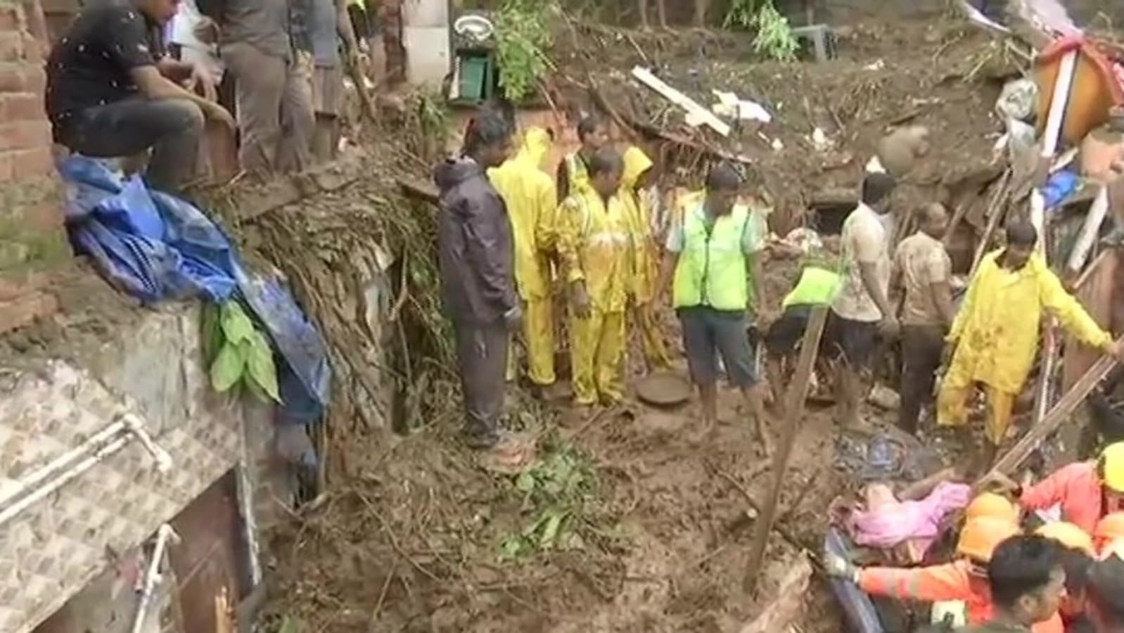 15 dead, several injured in Mumbai landslide .