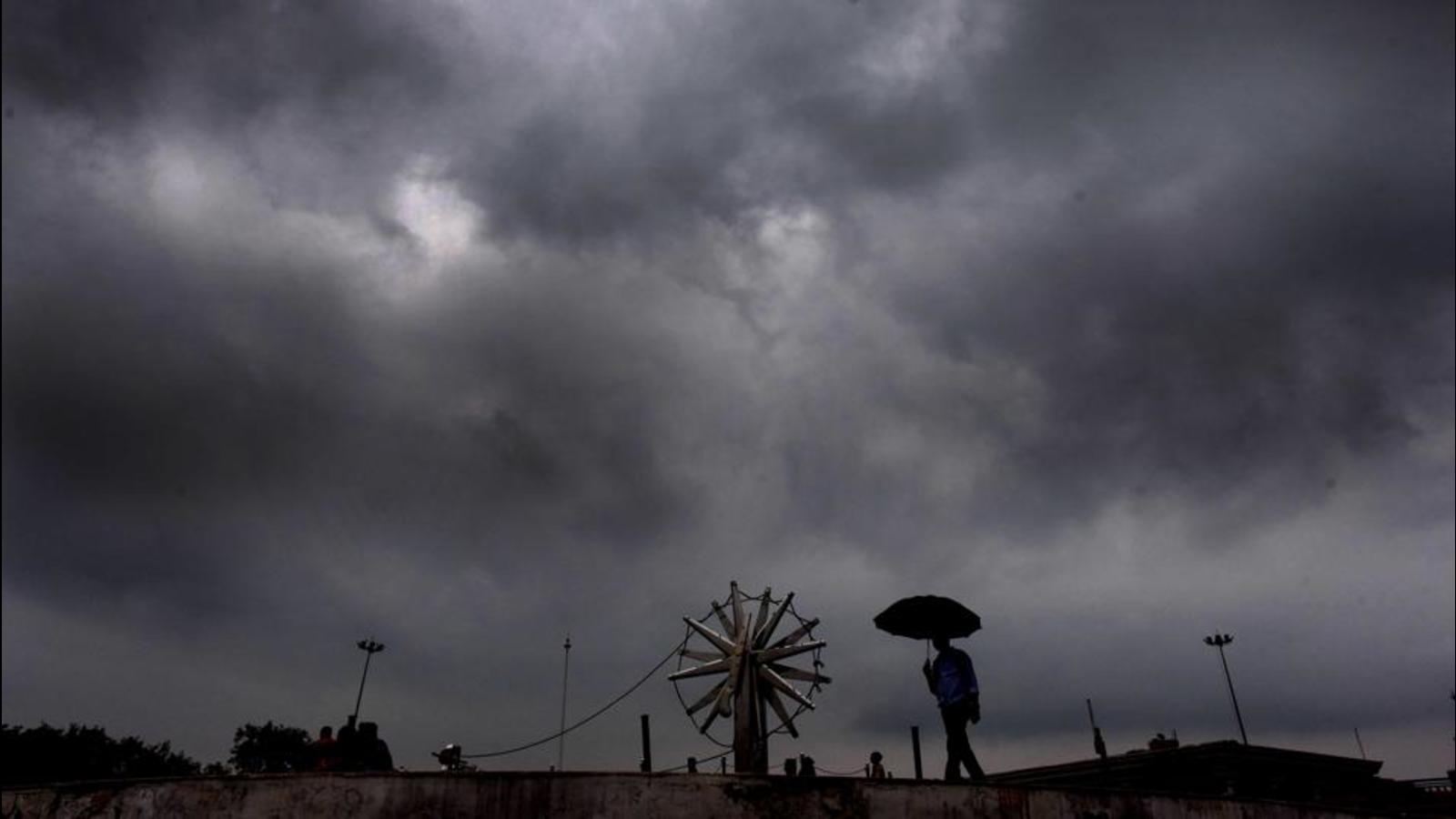 3-day heavy rain prediction in J&amp;K - Hindustan Times