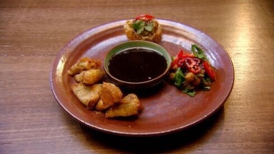 Phuchka chotpoti: In one of the challenges, Chowdhury chose potatoes out of the five vegetables given by the judges to prepare three famous street founds of Kolkata - phuchkas, samosas and a potato and chickpea chotpoti.  (Instagram/@kishwar_chowdhury)