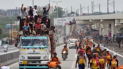Kanwariyas carrying water from the Ganga River during the Kanwar Yatra in this file picture from 2019 (Sanjeev Verma/ Hindustan Times)