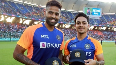 India vs Sri Lanka, 1st ODI team news: Suryakumar Yadav (L), Ishan Kishan (R) to make debuts; Yuzvendra Chahal, Kuldeep Yadav to play together. (BCCI) India vs Sri Lanka, 1st ODI team news: Suryakumar Yadav (L), Ishan Kishan (R) to make debuts; Yuzvendra Chahal, Kuldeep Yadav to play together. (BCCI)
