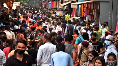 Crowd at New Delhi's Sarojini market on Sunday amid the fears of Covid third wave. Sarojini export market has been shut for flouting Covid norms (Photo by Raj K Raj / Hindustan Times)