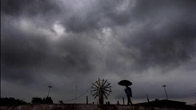 The weather office said that there may be temporary disruption of traffic mainly on the Jammu- Srinagar highway, Srinagar-Leh higwhay, Doda- Kishtawar road and Mughal Road. (Representative Photo/HT ) The weather office said that there may be temporary disruption of traffic mainly on the Jammu- Srinagar highway, Srinagar-Leh higwhay, Doda- Kishtawar road and Mughal Road. (Representative Photo/HT )