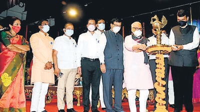 Former chief minister Devendra Fadnavis (l) and minister Chhagan Bhujbal light the ceremonial lamp during the event at Nashik. (HT PHOTO) Former chief minister Devendra Fadnavis (l) and minister Chhagan Bhujbal light the ceremonial lamp during the event at Nashik. (HT PHOTO)
