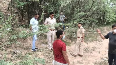 Police carrying out investigation at the forest in Bander Ghati where the child was found murdered in Panchkula on Sunday. (Sant Aora/HT) Police carrying out investigation at the forest in Bander Ghati where the child was found murdered in Panchkula on Sunday. (Sant Aora/HT)