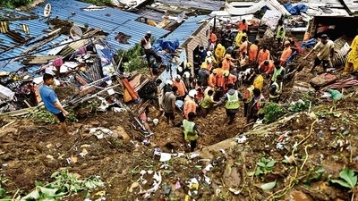 Rescue workers dig through debris to find survivors in Chembur in Mumbai on Sunday. (Satish Bate/HT) Rescue workers dig through debris to find survivors in Chembur in Mumbai on Sunday. (Satish Bate/HT)