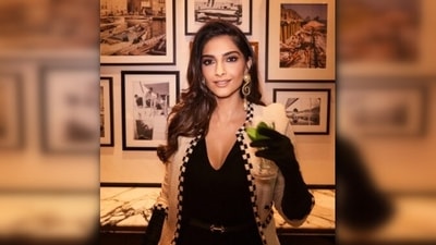 Sonam Kapoor: The 'Saawariya' actor loves Thai, Japanese, and Vietnamese cuisine as well as Bengali food. Sonam cannot keep herself away from street food. In one of her interviews, she revealed that she loves the pav bhaji at Amar Juice Centre and pani puri from Elco Pani Puri in Mumbai. (Instagram/@sonamkapoor) Sonam Kapoor: The 'Saawariya' actor loves Thai, Japanese, and Vietnamese cuisine as well as Bengali food. Sonam cannot keep herself away from street food. In one of her interviews, she revealed that she loves the pav bhaji at Amar Juice Centre and pani puri from Elco Pani Puri in Mumbai. (Instagram/@sonamkapoor)