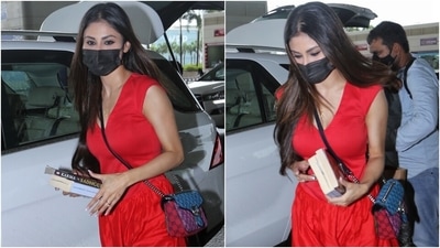 Mouni left her locks open in a middle-parting with her airport look. She chose kohl-lined eyes and dewy make-up for an effortless touch. (Varinder Chawla) Mouni left her locks open in a middle-parting with her airport look. She chose kohl-lined eyes and dewy make-up for an effortless touch. (Varinder Chawla)