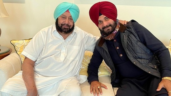 File image of Punjab chief minister Amarinder Singh and Navjot Singh Sidhu.(ANI)