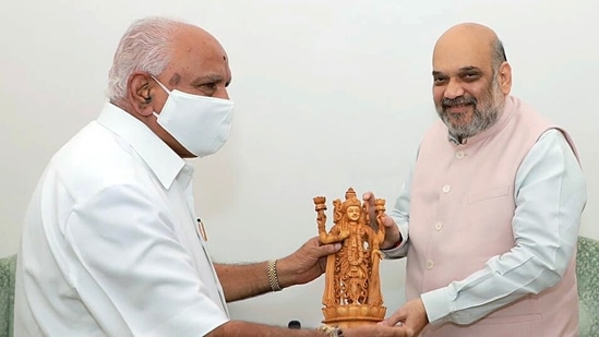 Karnataka chief minister BS Yediyurappa calls on Union home minister Amit Shah in New Delhi on Saturday.(Photo via @BSYBJP on Twitter) Karnataka chief minister BS Yediyurappa calls on Union home minister Amit Shah in New Delhi on Saturday.(Photo via @BSYBJP on Twitter)