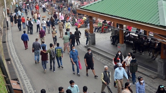 Tourists wander in a crowded market at mall road, in Shimla on Saturday.(ANI Photo)