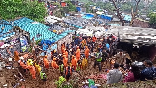 Several people were killed after a wall collapsed on some shanties in Chembur's Bharat Nagar area due to a landslide in Mumbai. (HT Photo/Satish Bate)