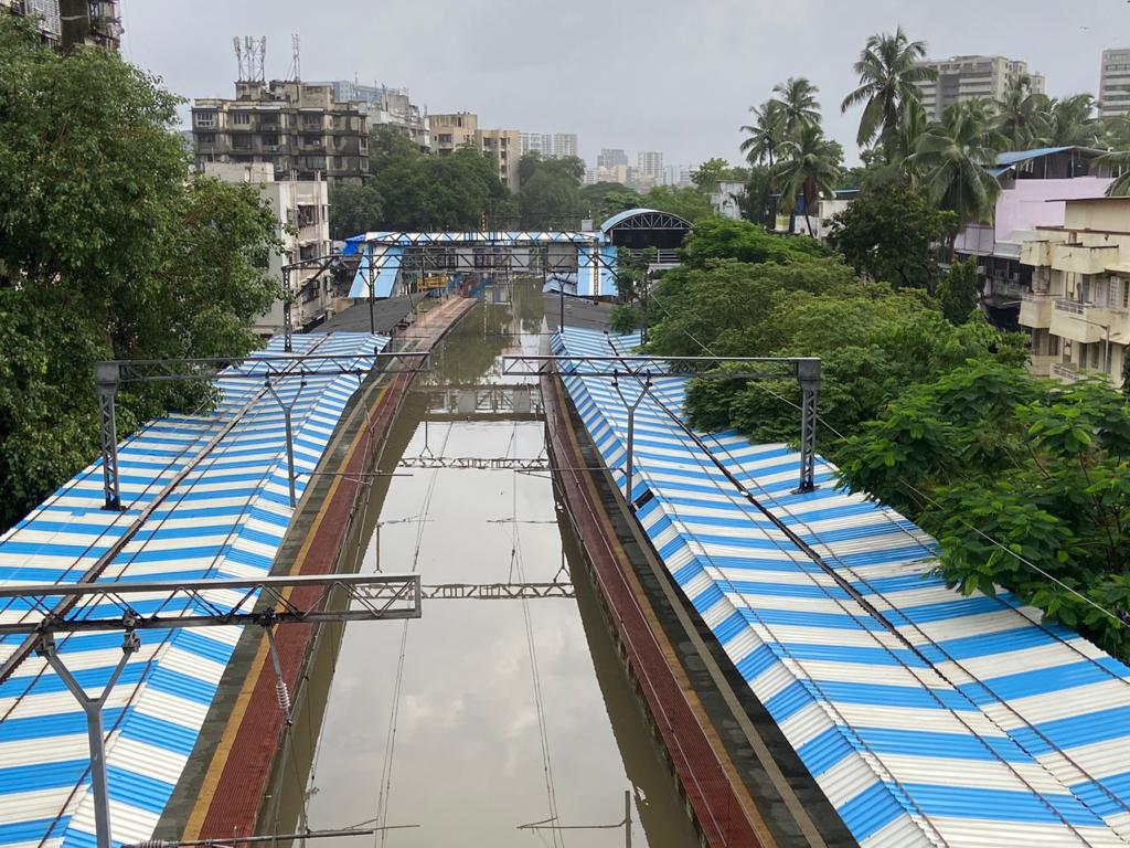 Waterlogging on the railway track due to heavy rain at Chunabhatti station in Mumbai. (Pratik Chorge / HT PHOTO) Waterlogging on the railway track due to heavy rain at Chunabhatti station in Mumbai. (Pratik Chorge / HT PHOTO)