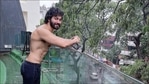 Varun Dhawan’s pull-ups video will inspire you to crush your fitness goals(Instagram/varundvn) Varun Dhawan’s pull-ups video will inspire you to crush your fitness goals(Instagram/varundvn)