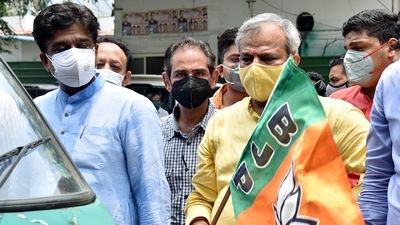 Delhi BJP President Adesh Gupta along with MP and National in charge of vaccination programme Dr Anil Jain and LoP Ramvir Singh Bidhuri (ANI Photo)