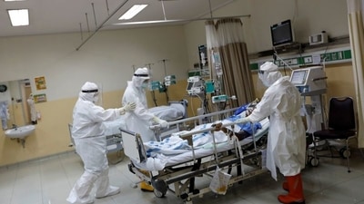 Indonesia imposed strict curbs on July 3 to slow the spread of the coronavirus and is considering whether to extend the restrictions set to end on Tuesday. (Reuters Photo)
