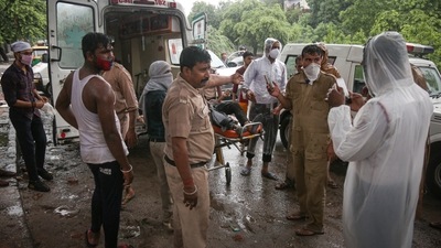 Delhi police personnel investigate the spot where a 27-year-old drowned after waterlogging at Pul Prahladpur in New Delhi. ( Sanchit Khanna/ Hindustan Times) Delhi police personnel investigate the spot where a 27-year-old drowned after waterlogging at Pul Prahladpur in New Delhi. ( Sanchit Khanna/ Hindustan Times)