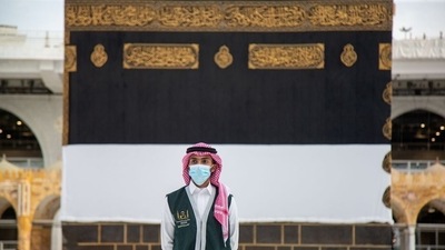 At the entrances to the Grand Mosque, thermal cameras have also been installed to monitor people's temperatures. Around 3,000 electric carts have been provided for pilgrims, who also wear electronic identification bracelets connected to GPS. (Reuters) At the entrances to the Grand Mosque, thermal cameras have also been installed to monitor people's temperatures. Around 3,000 electric carts have been provided for pilgrims, who also wear electronic identification bracelets connected to GPS. (Reuters)