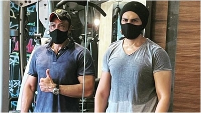 Kartik Aaryan's post-workout pics show he trains hard at gym, Varun Dhawan is impressed (Instagram/@kartikaaryan) Kartik Aaryan's post-workout pics show he trains hard at gym, Varun Dhawan is impressed (Instagram/@kartikaaryan)