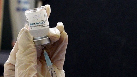 Last week, the city managed to cross the 100,000 vaccinations mark only on one day. (Arvind Yadav/HT) Last week, the city managed to cross the 100,000 vaccinations mark only on one day. (Arvind Yadav/HT)