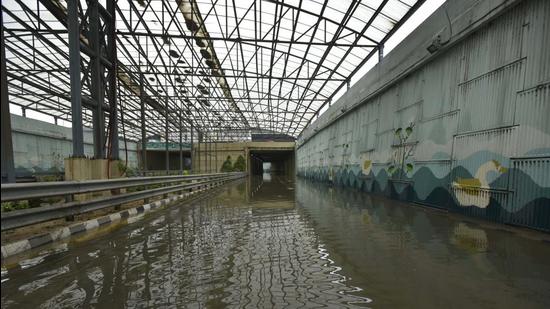 A waterlogged underpass at Rajiv Chowk. (Parveen Kumar/HT Photo)