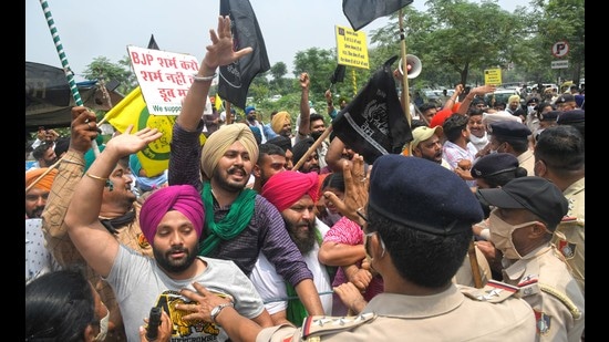 The decision comes two days after the vehicles of mayor Ravi Kant Sharma and senior BJP leader Sanjay Tandon were attacked by protesting farmers in Sector 48. (HT File)