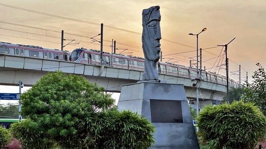 Delhi region is full of statutes and sculptures. Most statues lie in neglect, even though some are more interesting. (Mayank Austen Soofi) Delhi region is full of statutes and sculptures. Most statues lie in neglect, even though some are more interesting. (Mayank Austen Soofi)