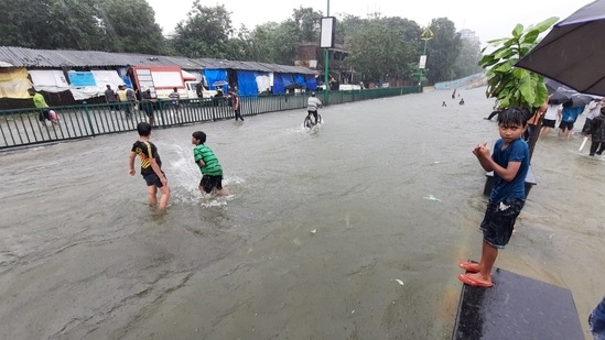 Water logging at Masunda lake in Thane (Praful Gangurde/HT Photo)