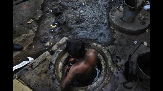 22-year-old Harpal had fainted after descending into a sewer to clean it; Gagan went down to help him, but also fell unconscious. (HT Photo/for representation only) 22-year-old Harpal had fainted after descending into a sewer to clean it; Gagan went down to help him, but also fell unconscious. (HT Photo/for representation only)