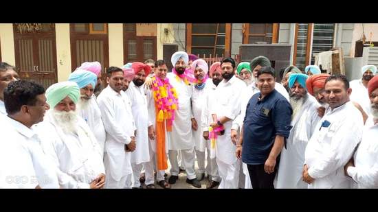 Supporters greeting new PPCC working president Pawan Goel in Faridkot on Monday. Supporters greeting new PPCC working president Pawan Goel in Faridkot on Monday.