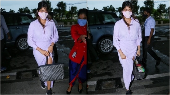 Janhvi tied her silky tresses in a side-parted half hairdo with a few strands falling off loose and sculpting her face nicely. Minimal make-up and a little bit of mascara on the eyes rounded off her glam.(Varinder Chawla)