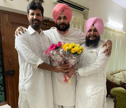 Gidderbaha legislator (left) Amrinder Singh Raja Warring and Zira MLA Kulbir Singh Zira congratulating Navjot Singh Sidhu (centre) on his appointment as the Punjab Congress chief in Patiala on Monday. (HT Photo) Gidderbaha legislator (left) Amrinder Singh Raja Warring and Zira MLA Kulbir Singh Zira congratulating Navjot Singh Sidhu (centre) on his appointment as the Punjab Congress chief in Patiala on Monday. (HT Photo)