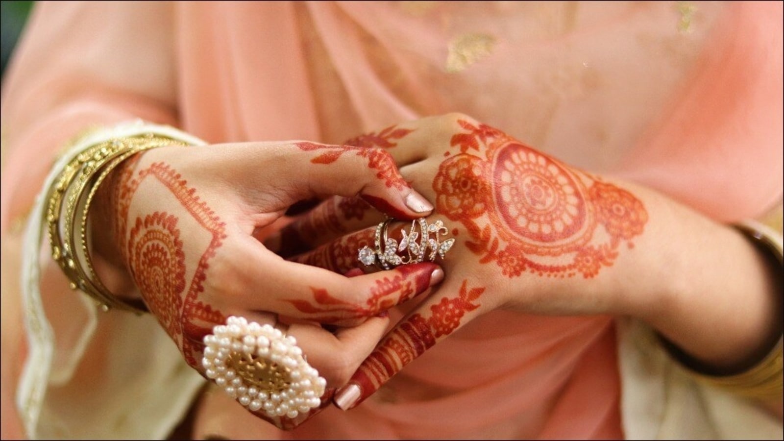 Mehndi Designs For Eid Ul Adha 21 Latest Trendy Henna Art Diy Arabic Pattern Hindustan Times