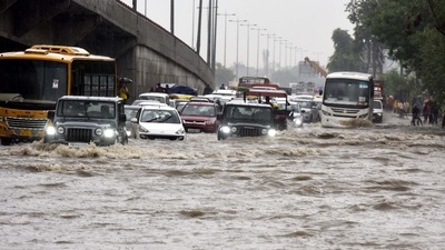 Vehicles wade through a waterlogged stretch at Honda Chowk, in Gurugram, on July 19. An auto-rickshaw driver drowned, four underpasses were shut, almost all arterial roads got flooded, and traffic across the city was disrupted after Gurugram recorded a heavy spell of rain on July 19. (Vipin Kumar / HT Photo) Vehicles wade through a waterlogged stretch at Honda Chowk, in Gurugram, on July 19. An auto-rickshaw driver drowned, four underpasses were shut, almost all arterial roads got flooded, and traffic across the city was disrupted after Gurugram recorded a heavy spell of rain on July 19. (Vipin Kumar / HT Photo)