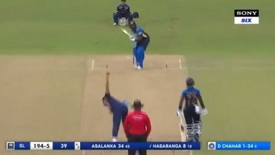 Deepak Chahar cleans up Hasaranga with a knuckleball yorker (screengrab/Sony Sports)
