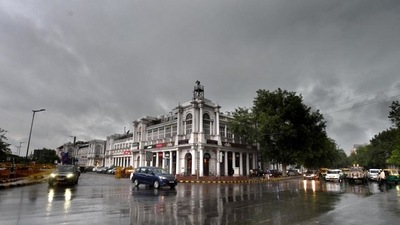 Delhi-NCR areas will see thunderstorms with light to moderate intensity rain during the next 2 hours, the IMD said. (HT file) Delhi-NCR areas will see thunderstorms with light to moderate intensity rain during the next 2 hours, the IMD said. (HT file)