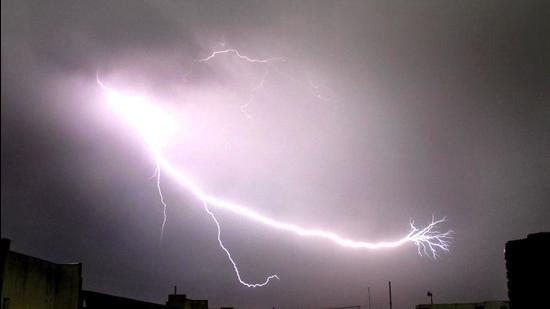 India is certain to see a spike in lightning mortalities in the future (HT Photo/Burhaan Kinu)