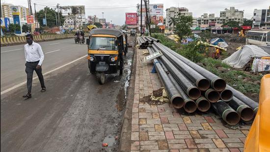 Pipes, to be used for the Pune-Ahmednagar highway project, encroach footpath at Wagholi, on Monday. 1,300m stretch of the road work incomplete for three years. (SHANKAR NARAYAN/HT) Pipes, to be used for the Pune-Ahmednagar highway project, encroach footpath at Wagholi, on Monday. 1,300m stretch of the road work incomplete for three years. (SHANKAR NARAYAN/HT)