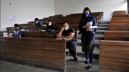 Colleges in Chandigarh have remained largely shut since the pandemic outbreak in March 2020. Some colleges reopened in November last year, but didn’t evoke much response from the students. (HT FILE)