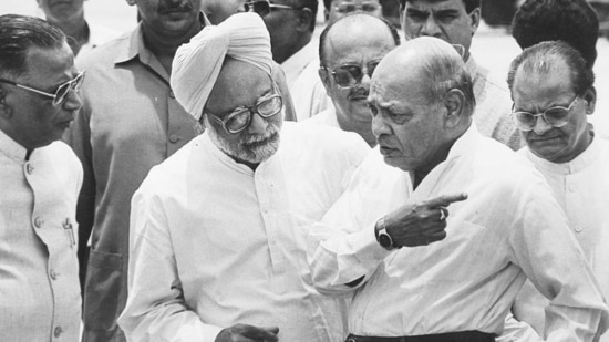 Former Prime Minister PV Narasimha Rao talking to his Cabinet colleague Manmohan Singh in 1994. (Sanjay Sharma / HT Archive)