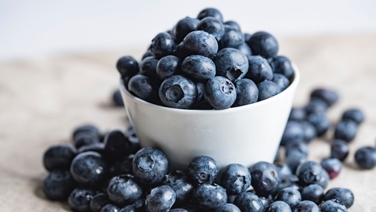 Blueberries: This fruit is loaded with nutrients. They are rich in a flavonoid called anthocyanin that has shown to protect lung tissue from oxidative damage.(Unsplash)