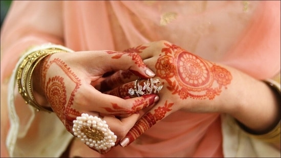 Karwa Chauth 2023: 7 Last minute simple mehndi designs