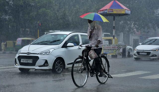 A cyclist pedals his way amid showers in Ludhiana on Tuesday. (Harsimar Pal Singh/HT) A cyclist pedals his way amid showers in Ludhiana on Tuesday. (Harsimar Pal Singh/HT)