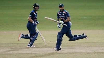 India's Shikhar Dhawan (R) should not be underesitamted, says Wasim Jaffer (REUTERS)