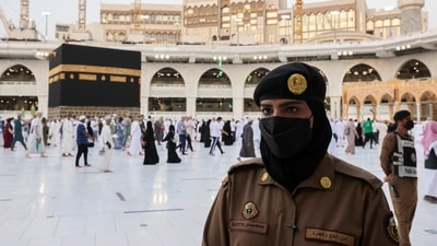 A Saudi police female officer stands guard as pilgrims perform final Tawaf during the annual Haj pilgrimage in Mecca, Saudi Arabia. (Reuters / File photo)