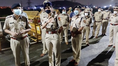 Delhi Police Commissioner Balaji Srivastava with DCP East and Police personnel visited Ghazipur border site of farmer's movement on Monday to take stock of the security arrangements. (ANI Photo)