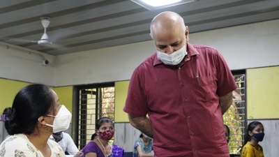 Deputy chief minister Manish Sisodia interacting with parents during a special parent teacher meeting (PTM) at a Delhi Govt School in New Delhi on  July 20, 2021. (HT Photo)